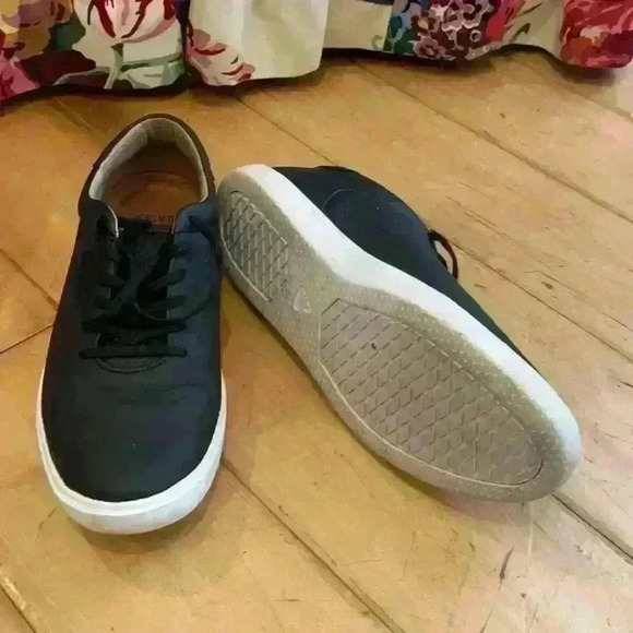 Cuater Shoes size 9 - Picture 5 of 6